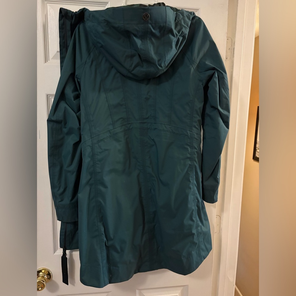 Lululemon Long Women's Right as Rain Furl Green Hooded Jacket size 10 - Picture 3 of 7